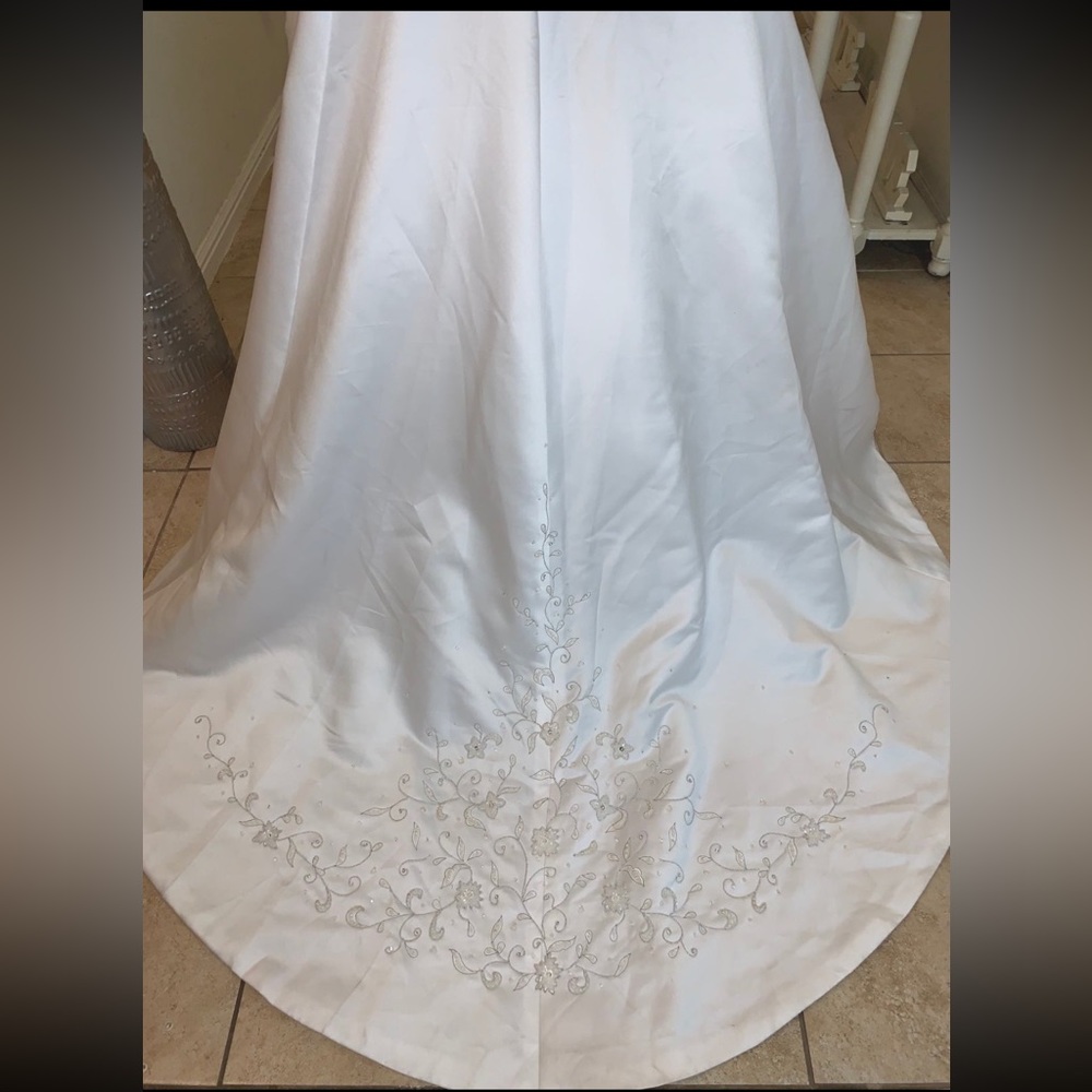 BOUTIQUE WEDDING GOWN SIZE 12 - Picture 11 of 11